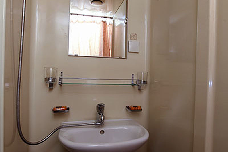 MS Georgy Chicherin quad cabin bathroom