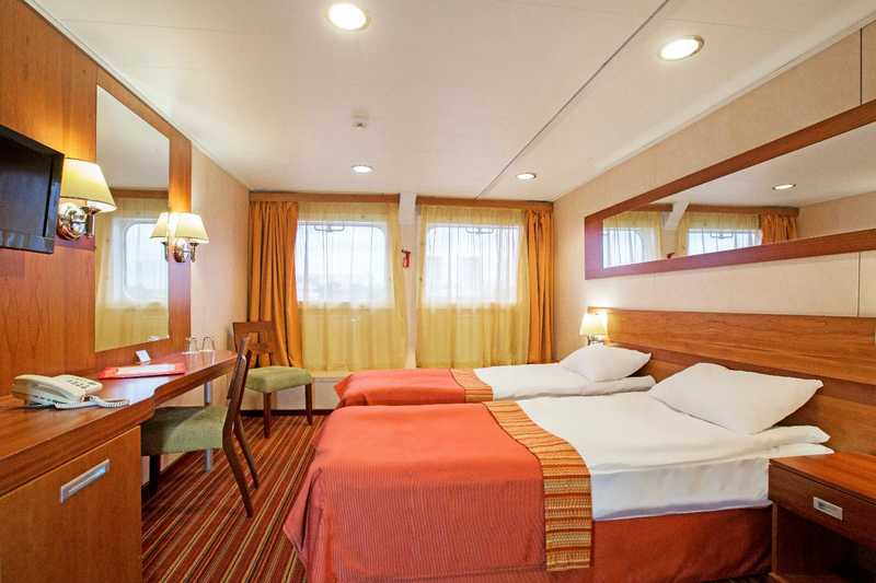 MS Rostropovich Junior Suite Twin Middle Deck Without Balcony cabin