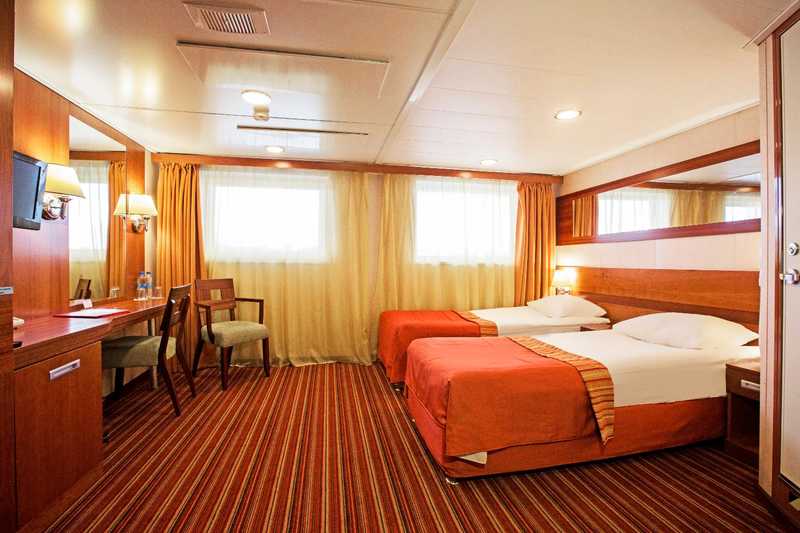 MS Rostropovich Junior Suite Twin Middle Deck Without Balcony cabin