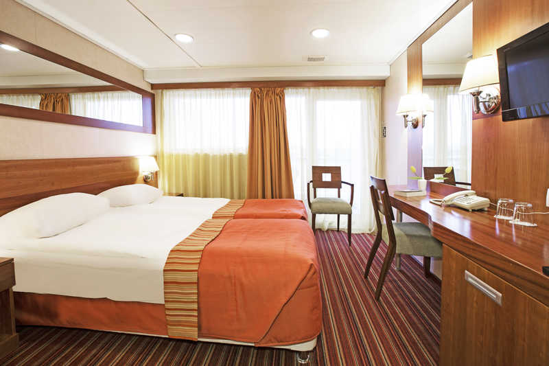 MS Rostropovich Deluxe Twin Boat Deck With Balcony cabin