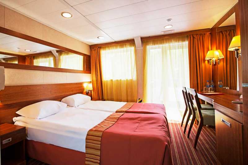 MS Rostropovich Deluxe Twin Boat Deck With Balcony cabin