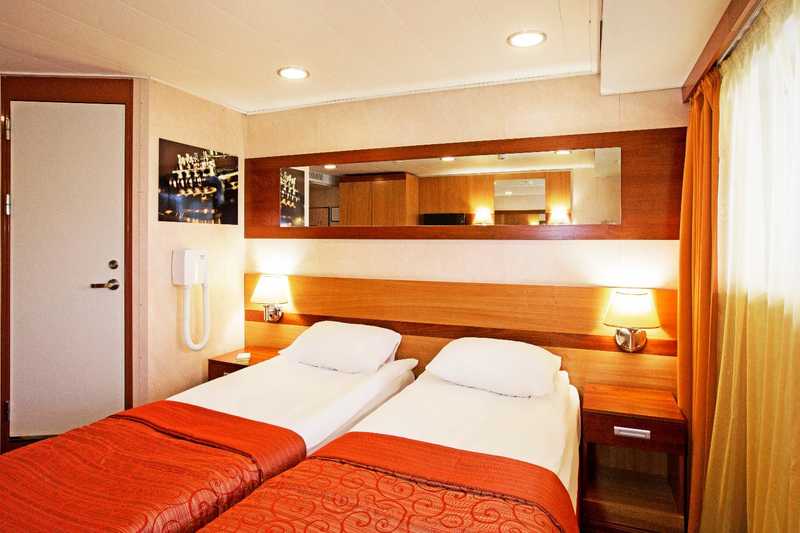 MS Rostropovich Deluxe Twin Sun Deck With Balcony cabin