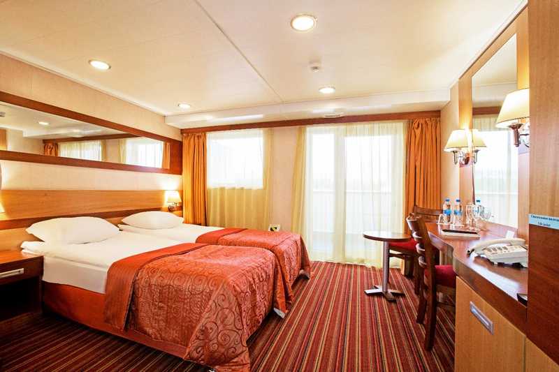 MS Rostropovich Deluxe Twin Boat Deck With Balcony cabin