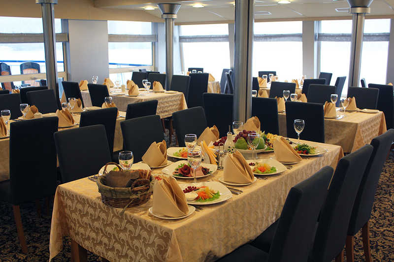 MS Rostropovich restaurant