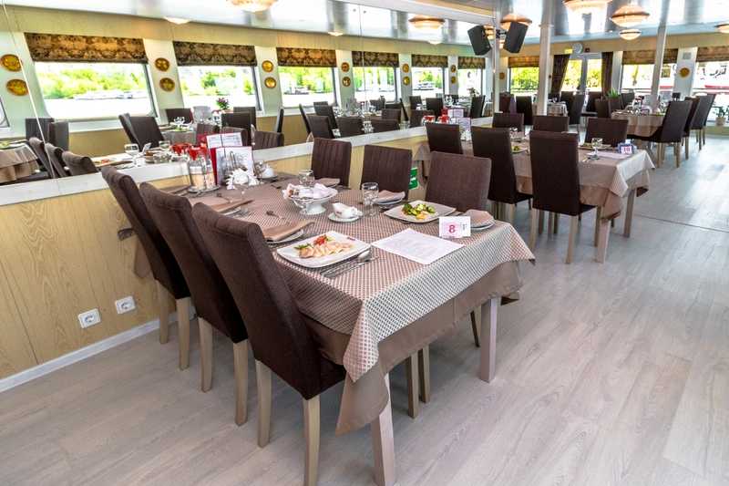 MS Nizhny Novgorod restaurant