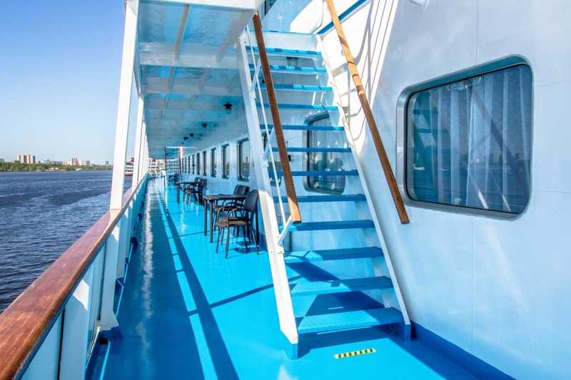 MS Nizhny Novgorod walking deck