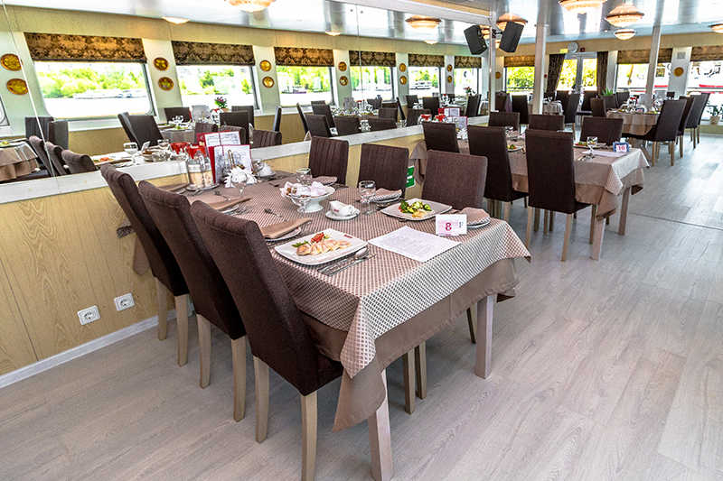 MS Konstantin Fedin restaurant