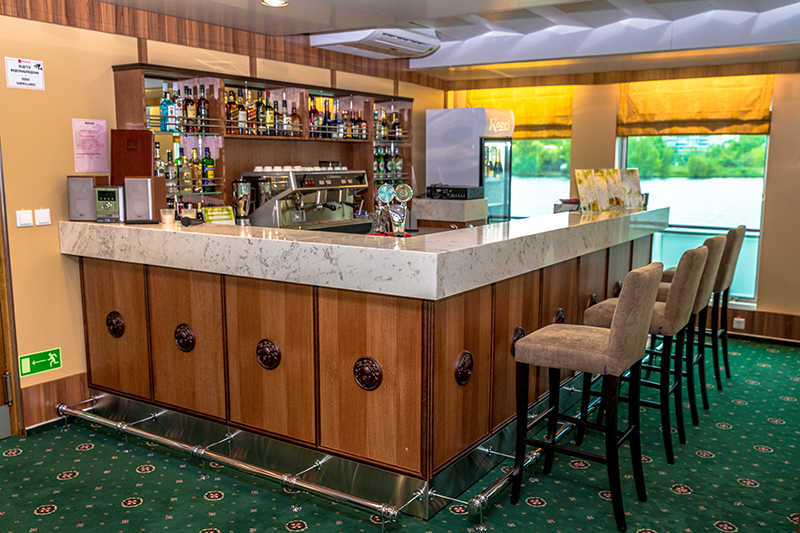 MS Kronshtadt bar