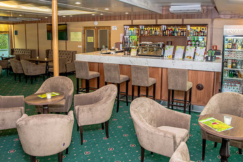 MS Kronshtadt bar