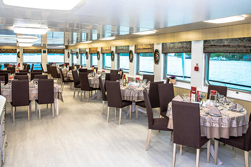 MS Kronshtadt restaurnat