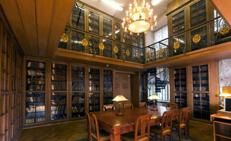 St. Petersburg State Theatre Library