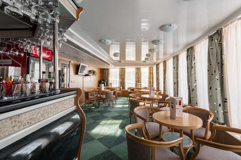 MS Georgy Chicherin bar