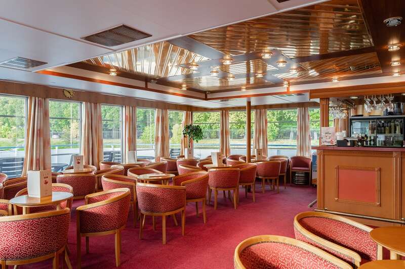 MS Georgy Chicherin bar