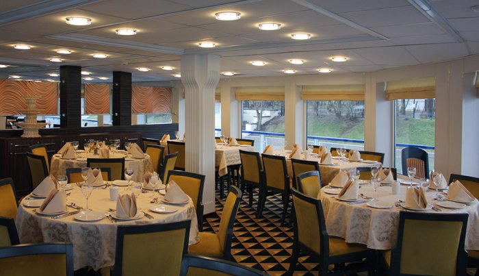 MS Rostropovich diner setup