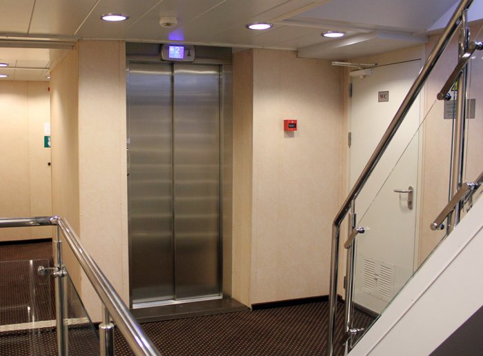 MS Rostropovich lift
