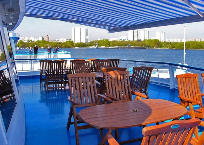 MS Rostropovich upper deck