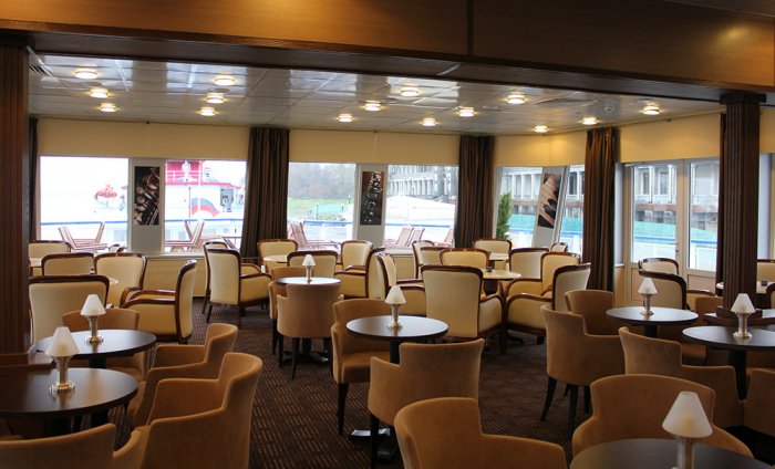MS Rostropovich restaurant